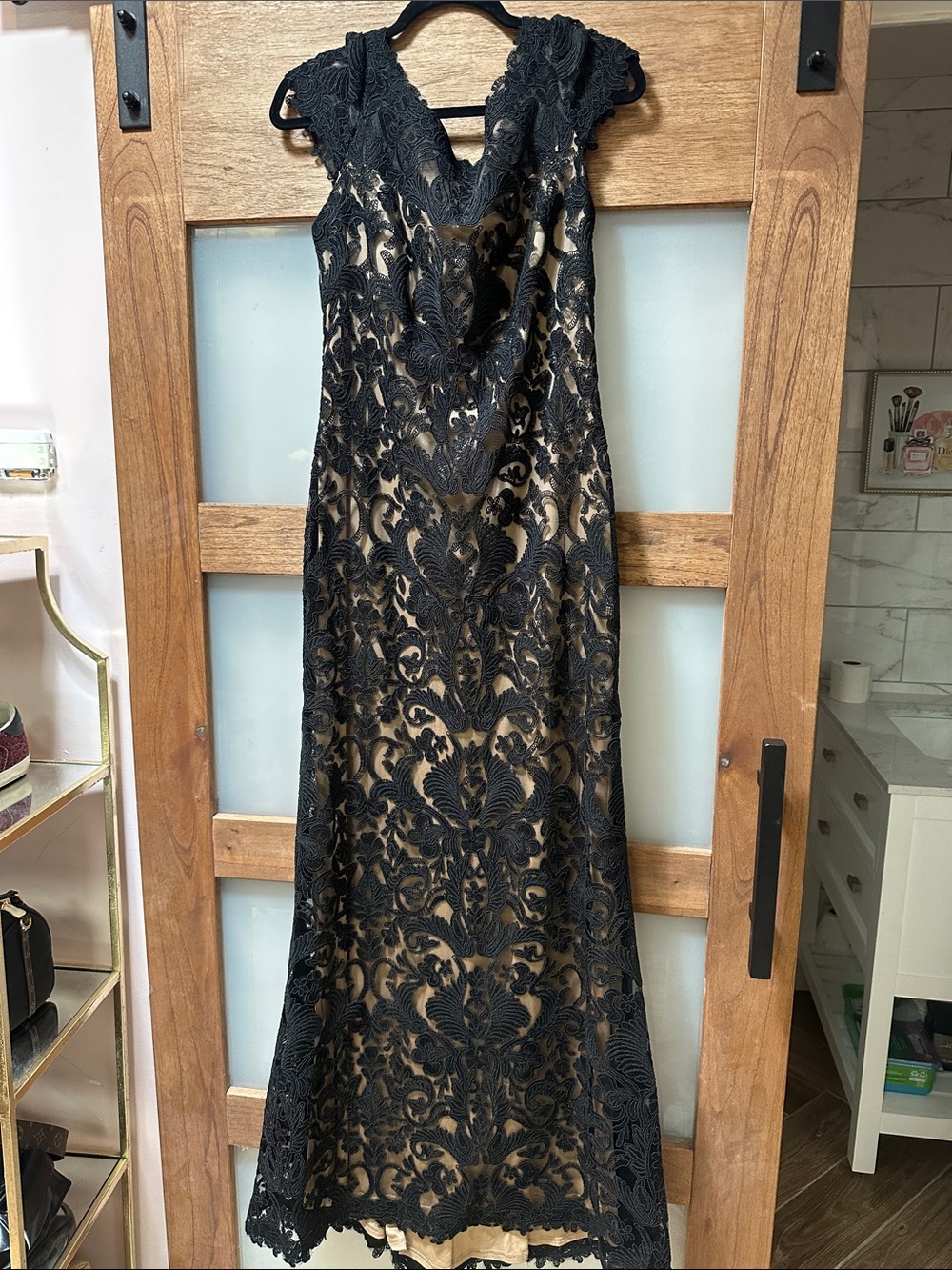 Stunning Tadashi  size 8 lace dress